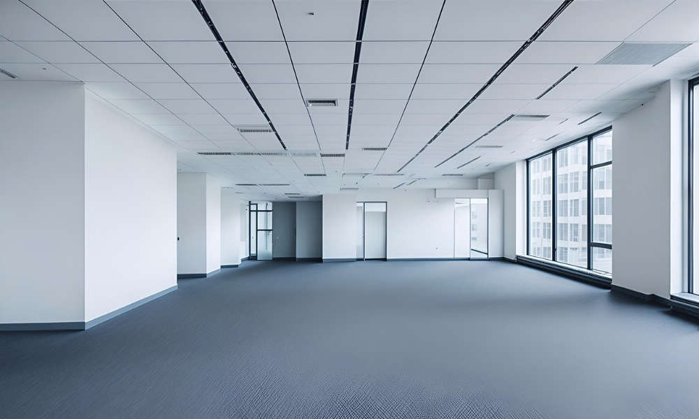Oficina recién reformada vacía